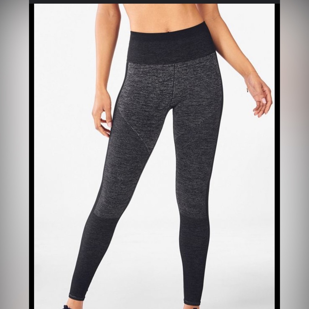 NWOT Fabletics Seamless Mid-Rise Jacquard 7/8 Leggings, Size Medium